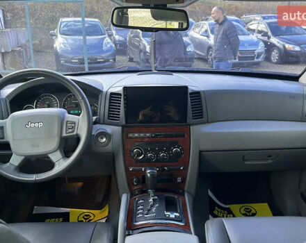 Серый Джип Гранд Чероки, объемом двигателя 5.65 л и пробегом 244 тыс. км за 9200 $, фото 8 на Automoto.ua