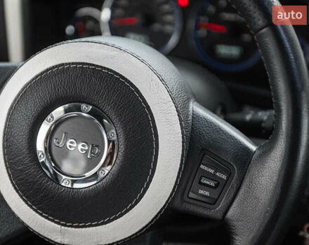 Серый Джип Гранд Чероки, объемом двигателя 6.06 л и пробегом 154 тыс. км за 14900 $, фото 22 на Automoto.ua