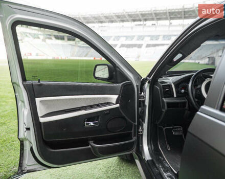 Серый Джип Гранд Чероки, объемом двигателя 6.06 л и пробегом 154 тыс. км за 15900 $, фото 44 на Automoto.ua