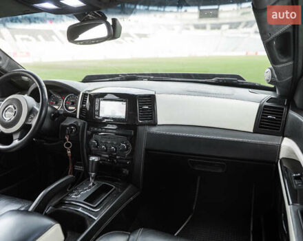 Серый Джип Гранд Чероки, объемом двигателя 6.06 л и пробегом 154 тыс. км за 14900 $, фото 28 на Automoto.ua