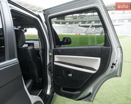 Серый Джип Гранд Чероки, объемом двигателя 6.06 л и пробегом 154 тыс. км за 15900 $, фото 53 на Automoto.ua