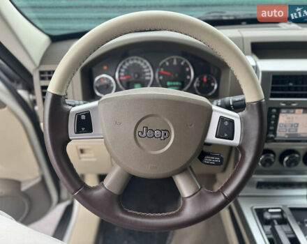 Джип Grand Cherokee 2008 у Києві на Automoto.ua Сірий Джип Grand Cherokee, об'ємом двигуна 2.78 л та пробігом 339 тис. км за 9999 $, фото 15 на Automoto.ua