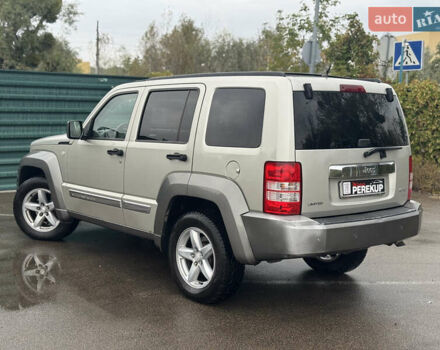 Джип Grand Cherokee 2008 у Києві на Automoto.ua Сірий Джип Grand Cherokee, об'ємом двигуна 2.78 л та пробігом 339 тис. км за 9999 $, фото 6 на Automoto.ua