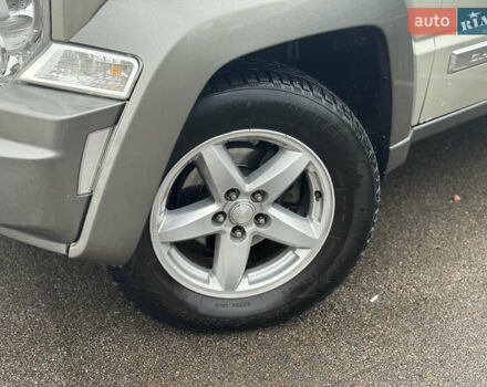 Джип Grand Cherokee 2008 у Києві на Automoto.ua Сірий Джип Grand Cherokee, об'ємом двигуна 2.78 л та пробігом 339 тис. км за 9999 $, фото 4 на Automoto.ua