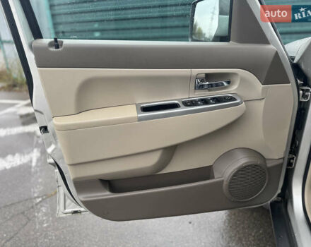 Джип Grand Cherokee 2008 у Києві на Automoto.ua Сірий Джип Grand Cherokee, об'ємом двигуна 2.78 л та пробігом 339 тис. км за 9999 $, фото 9 на Automoto.ua