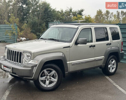 Джип Grand Cherokee 2008 у Києві на Automoto.ua Сірий Джип Grand Cherokee, об'ємом двигуна 2.78 л та пробігом 339 тис. км за 9999 $, фото 2 на Automoto.ua