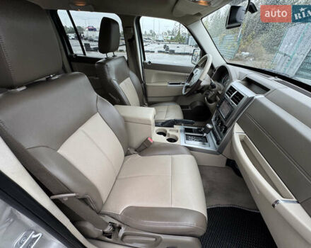 Джип Grand Cherokee 2008 у Києві на Automoto.ua Сірий Джип Grand Cherokee, об'ємом двигуна 2.78 л та пробігом 339 тис. км за 9999 $, фото 36 на Automoto.ua