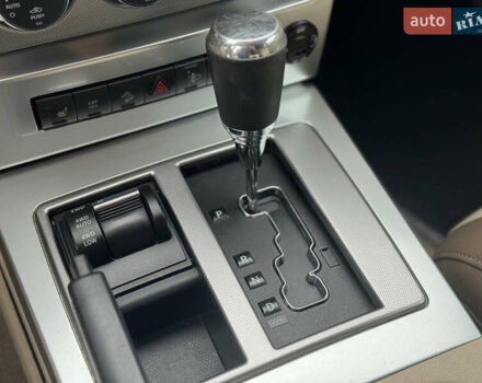 Джип Grand Cherokee 2008 у Києві на Automoto.ua Сірий Джип Grand Cherokee, об'ємом двигуна 2.78 л та пробігом 339 тис. км за 9999 $, фото 17 на Automoto.ua