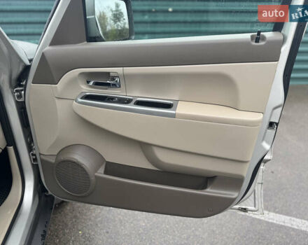 Джип Grand Cherokee 2008 у Києві на Automoto.ua Сірий Джип Grand Cherokee, об'ємом двигуна 2.78 л та пробігом 339 тис. км за 9999 $, фото 33 на Automoto.ua