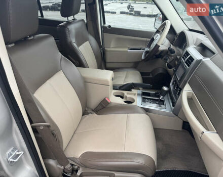 Джип Grand Cherokee 2008 у Києві на Automoto.ua Сірий Джип Grand Cherokee, об'ємом двигуна 2.78 л та пробігом 339 тис. км за 9999 $, фото 35 на Automoto.ua
