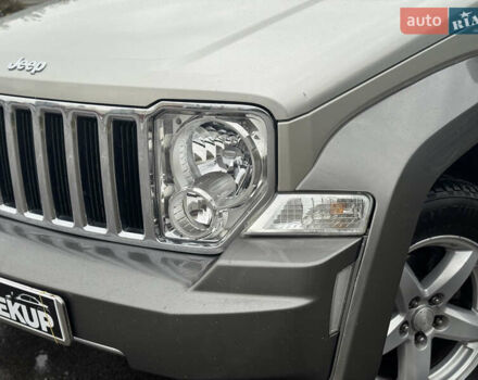 Джип Grand Cherokee 2008 у Києві на Automoto.ua Сірий Джип Grand Cherokee, об'ємом двигуна 2.78 л та пробігом 339 тис. км за 9999 $, фото 3 на Automoto.ua