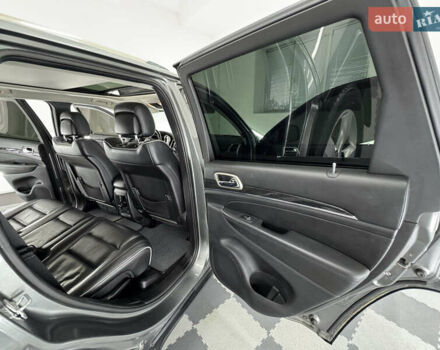 Сірий Джип Grand Cherokee, об'ємом двигуна 3 л та пробігом 164 тис. км за 18599 $, фото 19 на Automoto.ua
