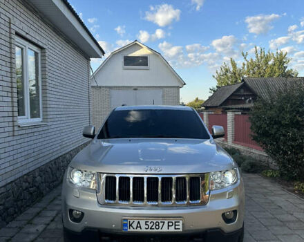 Сірий Джип Grand Cherokee, об'ємом двигуна 3 л та пробігом 196 тис. км за 15500 $, фото 1 на Automoto.ua
