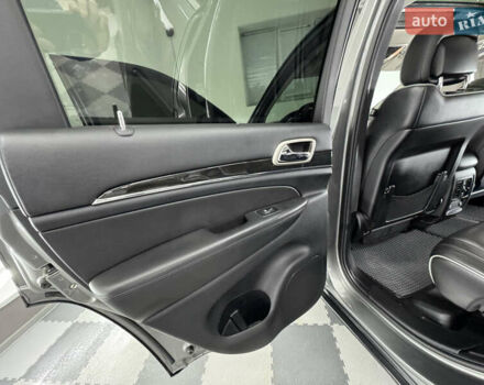 Сірий Джип Grand Cherokee, об'ємом двигуна 3 л та пробігом 164 тис. км за 18599 $, фото 41 на Automoto.ua