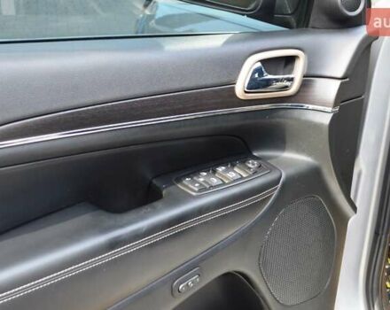 Джип Гранд Чероки 2014 в Одессе на Automoto.ua Серый Джип Гранд Чероки, объемом двигателя 2.99 л и пробегом 135 тыс. км за 24000 $, фото 17 на Automoto.ua