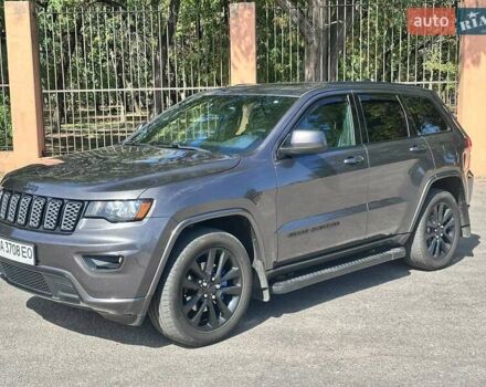 Джип Гранд Чероки 2016 в Кропивницком (Кировограде) на Automoto.ua Серый Джип Гранд Чероки, объемом двигателя 3.6 л и пробегом 143 тыс. км за 24500 $, фото 1 на Automoto.ua