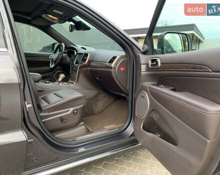 Серый Джип Гранд Чероки, объемом двигателя 2.99 л и пробегом 86 тыс. км за 29132 $, фото 21 на Automoto.ua