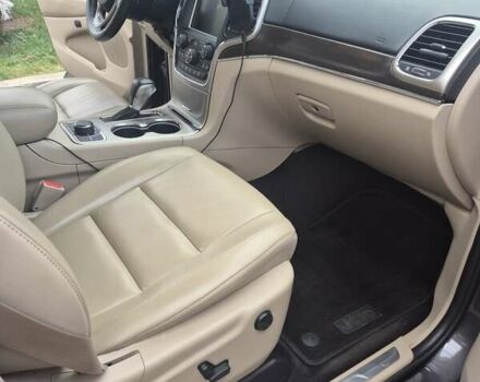 Джип Гранд Чероки 2017 в Луцке на Automoto.ua Серый Джип Гранд Чероки, объемом двигателя 3.6 л и пробегом 90 тыс. км за 21450 $, фото 5 на Automoto.ua