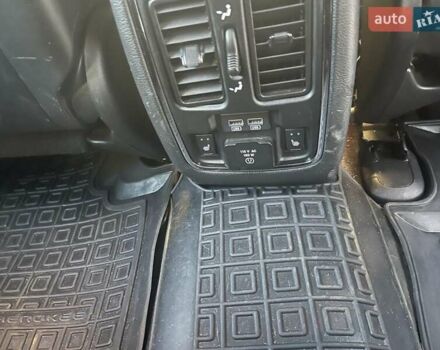 Серый Джип Гранд Чероки, объемом двигателя 3.6 л и пробегом 170 тыс. км за 24000 $, фото 8 на Automoto.ua