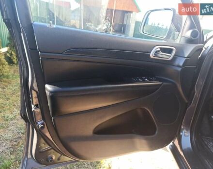 Джип Гранд Чероки 2017 в Тячеве на Automoto.ua Серый Джип Гранд Чероки, объемом двигателя 3 л и пробегом 91 тыс. км за 33000 $, фото 9 на Automoto.ua