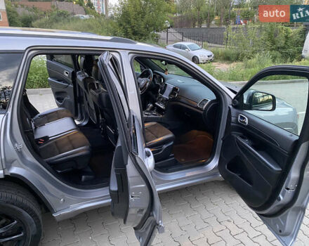 Серый Джип Гранд Чероки, объемом двигателя 3.6 л и пробегом 78 тыс. км за 25000 $, фото 11 на Automoto.ua