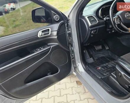 Джип Гранд Чероки 2020 в Ивано-Франковске на Automoto.ua Серый Джип Гранд Чероки, объемом двигателя 3.6 л и пробегом 83 тыс. км за 28250 $, фото 9 на Automoto.ua