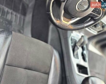 Джип Гранд Чероки 2020 в Ивано-Франковске на Automoto.ua Серый Джип Гранд Чероки, объемом двигателя 3.6 л и пробегом 83 тыс. км за 28250 $, фото 10 на Automoto.ua