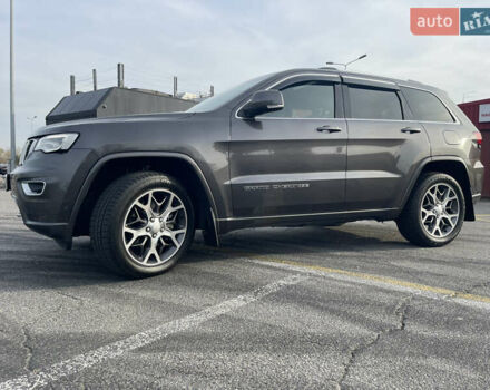 Серый Джип Гранд Чероки, объемом двигателя 3 л и пробегом 38 тыс. км за 46500 $, фото 2 на Automoto.ua