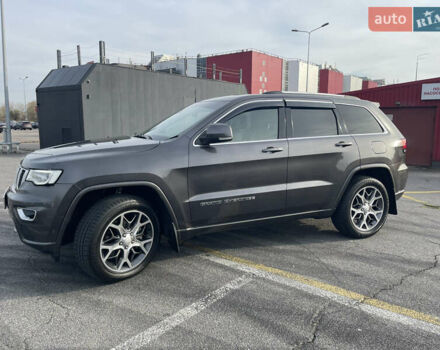 Серый Джип Гранд Чероки, объемом двигателя 3 л и пробегом 38 тыс. км за 46500 $, фото 1 на Automoto.ua
