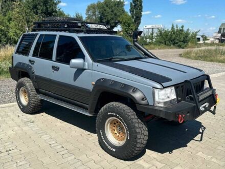 Джип Grand Cherokee 1993 у Чернівцях на Automoto.ua Сірий Джип Grand Cherokee, об'ємом двигуна 5.2 л та пробігом 200 тис. км за 12999 $, фото 1 на Automoto.ua
