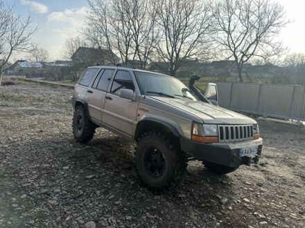 Сірий Джип Grand Cherokee, об'ємом двигуна 5.2 л та пробігом 350 тис. км за 6000 $, фото 1 на Automoto.ua