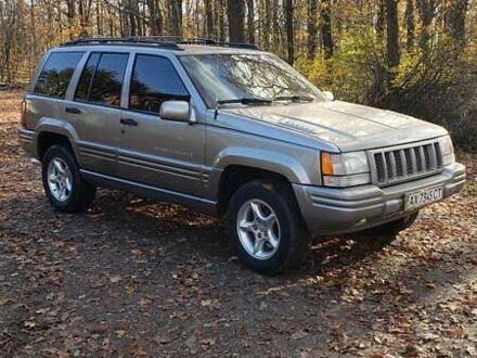 Сірий Джип Grand Cherokee, об'ємом двигуна 5.9 л та пробігом 216 тис. км за 10000 $, фото 1 на Automoto.ua