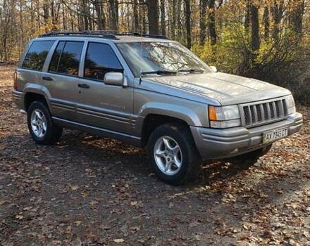 Серый Джип Гранд Чероки, объемом двигателя 5.9 л и пробегом 216 тыс. км за 10000 $, фото 1 на Automoto.ua