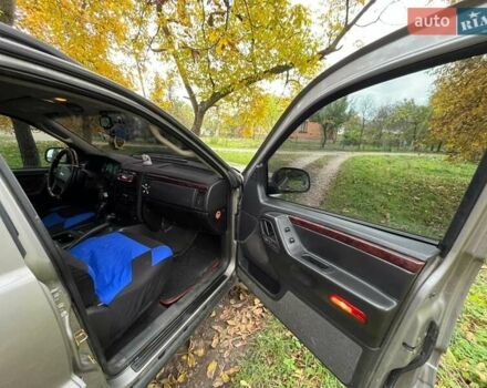 Серый Джип Гранд Чероки, объемом двигателя 2.7 л и пробегом 136 тыс. км за 8000 $, фото 1 на Automoto.ua