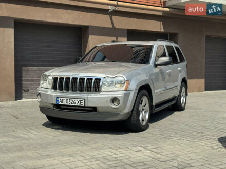Джип Grand Cherokee 2006 у Дніпро (Дніпропетровську) на Automoto.ua Сірий Джип Grand Cherokee, об'ємом двигуна 5.65 л та пробігом 242 тис. км за 9000 $, фото 1 на Automoto.ua