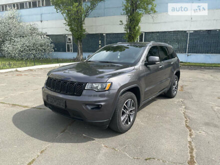 Сірий Джип Grand Cherokee, об'ємом двигуна 3.6 л та пробігом 100 тис. км за 24500 $, фото 1 на Automoto.ua