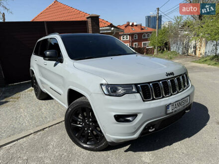 Джип Гранд Чероки 2019 в Киеве на Automoto.ua Серый Джип Гранд Чероки, объемом двигателя 3 л и пробегом 98 тыс. км за 33900 $, фото 1 на Automoto.ua