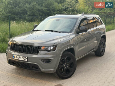 Джип Grand Cherokee 2019 у Києві на Automoto.ua Сірий Джип Grand Cherokee, об'ємом двигуна 3.6 л та пробігом 80 тис. км за 20000 $, фото 1 на Automoto.ua