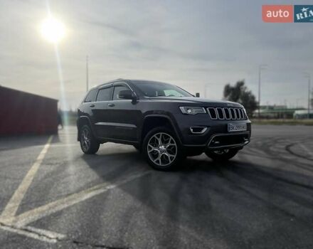 Серый Джип Гранд Чероки, объемом двигателя 3 л и пробегом 38 тыс. км за 44999 $, фото 1 на Automoto.ua