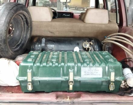 Красный Джип Гранд Вагонер, объемом двигателя 2.1 л и пробегом 400 тыс. км за 3000 $, фото 8 на Automoto.ua