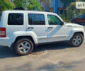 Білий Джип Liberty, об'ємом двигуна 3.7 л та пробігом 160 тис. км за 16999 $, фото 1 на Automoto.ua