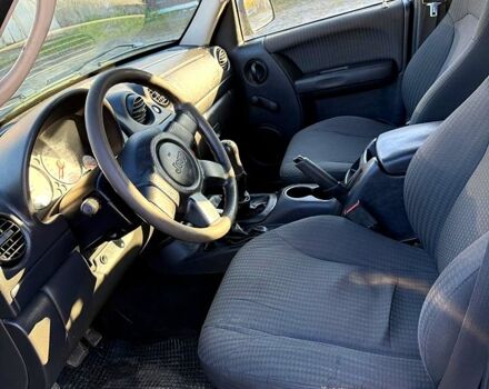 Черный Джип Либерти, объемом двигателя 2.5 л и пробегом 234 тыс. км за 2800 $, фото 6 на Automoto.ua