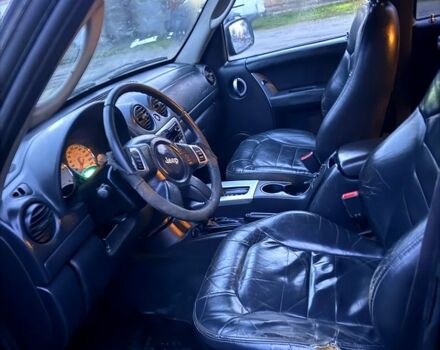 Черный Джип Либерти, объемом двигателя 2.5 л и пробегом 307 тыс. км за 3600 $, фото 6 на Automoto.ua