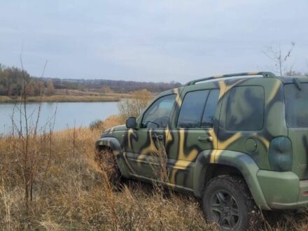 Джип Либерти 2002 в Новомосковске на Automoto.ua Зеленый Джип Либерти, объемом двигателя 0 л и пробегом 300 тыс. км за 3862 $, фото 1 на Automoto.ua