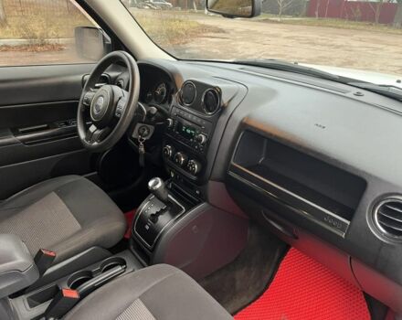 Белый Джип Патриот, объемом двигателя 2 л и пробегом 210 тыс. км за 8500 $, фото 4 на Automoto.ua