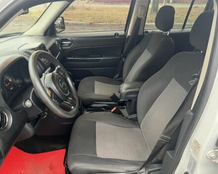 Белый Джип Патриот, объемом двигателя 2 л и пробегом 210 тыс. км за 8500 $, фото 7 на Automoto.ua