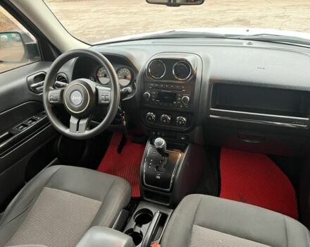 Белый Джип Патриот, объемом двигателя 2 л и пробегом 210 тыс. км за 8500 $, фото 12 на Automoto.ua