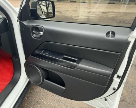 Белый Джип Патриот, объемом двигателя 2 л и пробегом 210 тыс. км за 8500 $, фото 5 на Automoto.ua