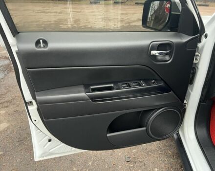 Белый Джип Патриот, объемом двигателя 2 л и пробегом 210 тыс. км за 8500 $, фото 9 на Automoto.ua