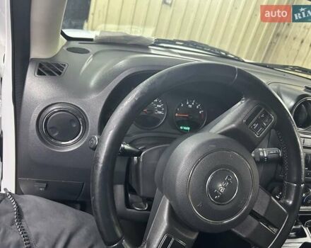 Белый Джип Патриот, объемом двигателя 2.36 л и пробегом 267 тыс. км за 7200 $, фото 5 на Automoto.ua